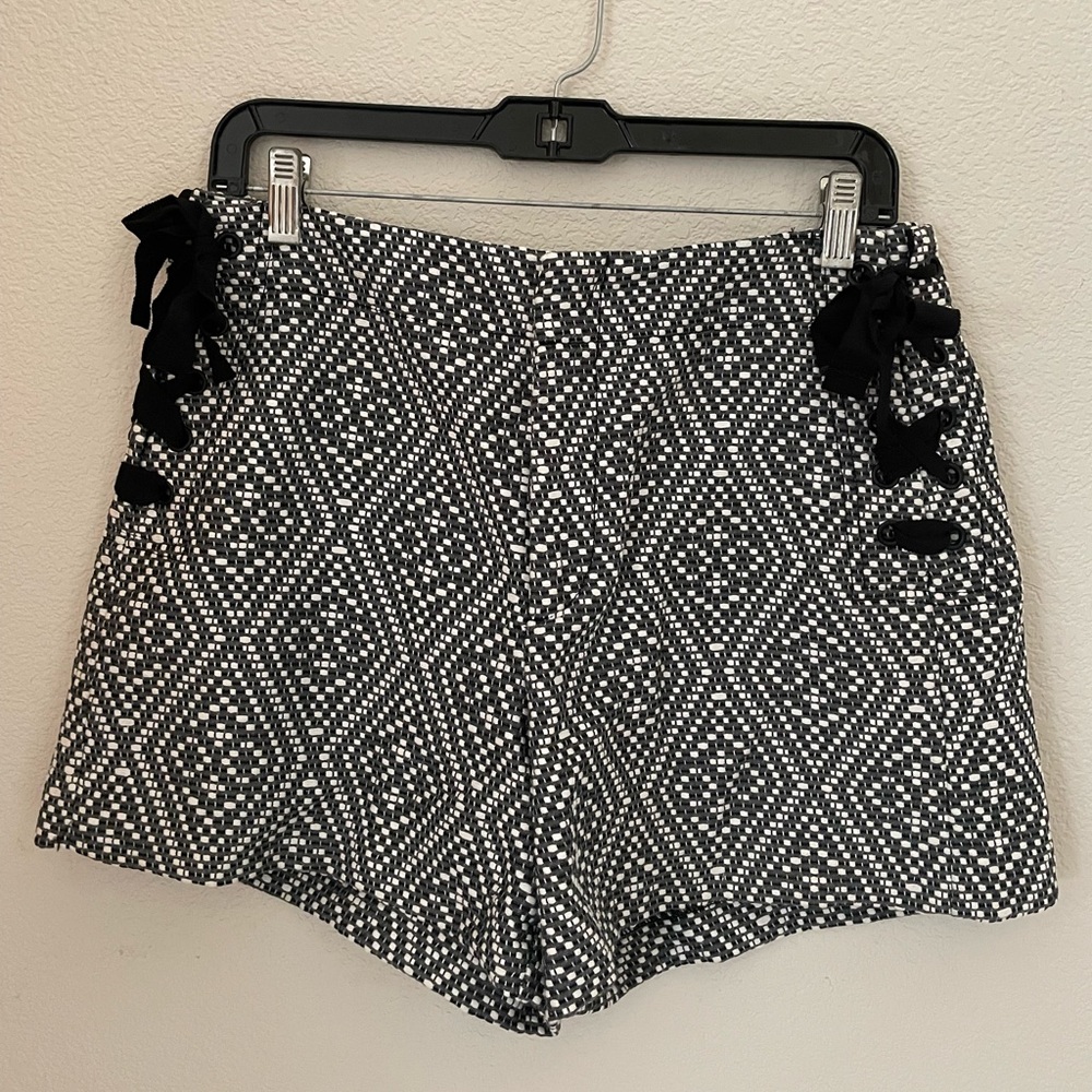 Gap: Gray/White Patterned Shorts with Side Ties 13.5in Excellent Condition